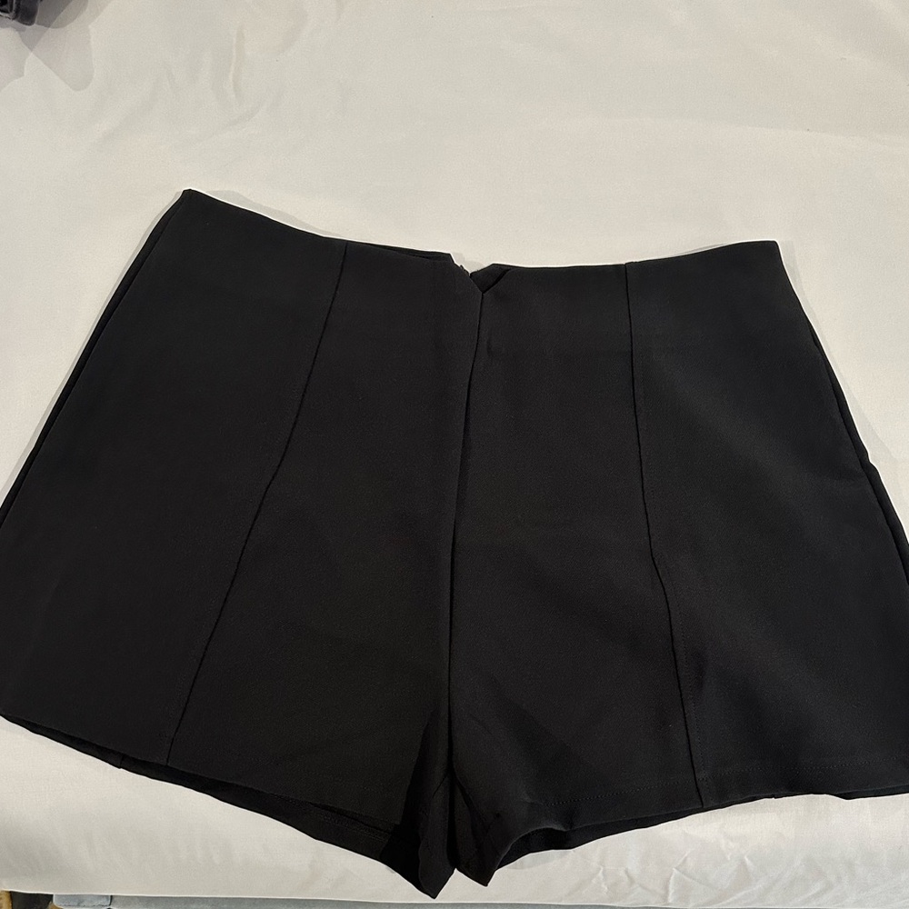 New Women's Black Shorts 1XL
